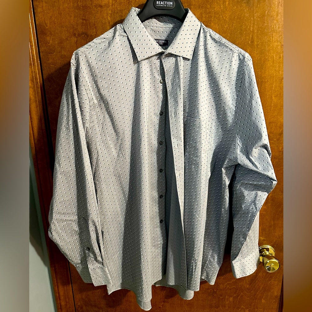 Set of Two Van Heusen Flex Men’s Dress Shirts Regular Fit Stretch 17.5-34/35